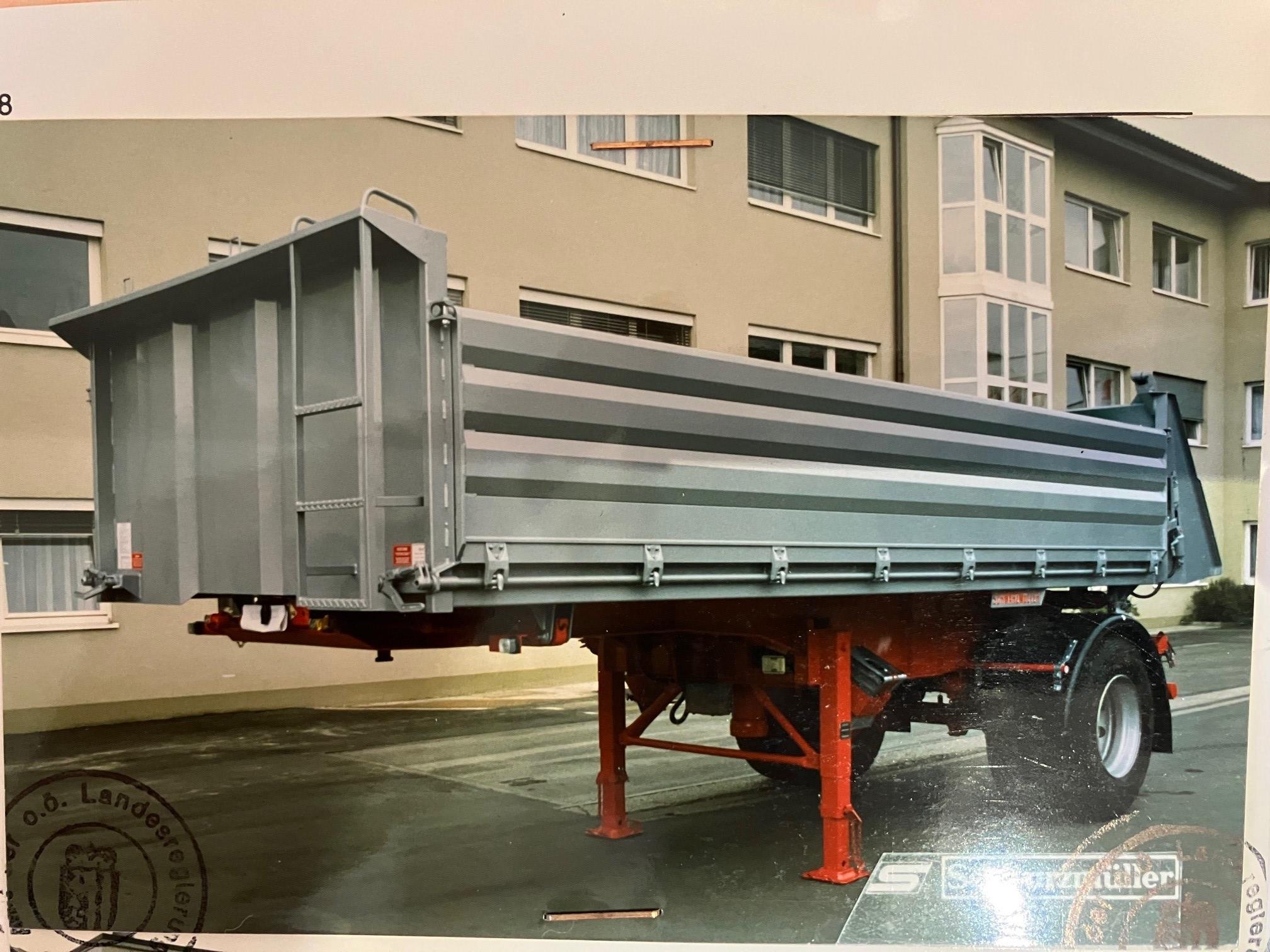 Schwarzmüller 1-Achs Sattelanhänger Dreiseitenkipper - Laimer Nutzfahrzeuge